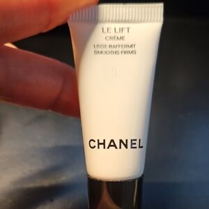 NWOT - Chanel Le Lift Crème - White 0.17 fl. oz.